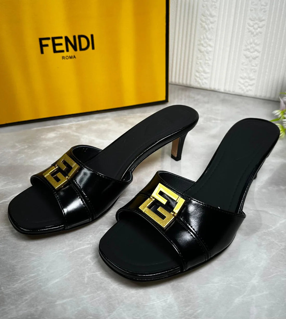 FENDI FFold mules for Fine leathers Woman 5886 Black