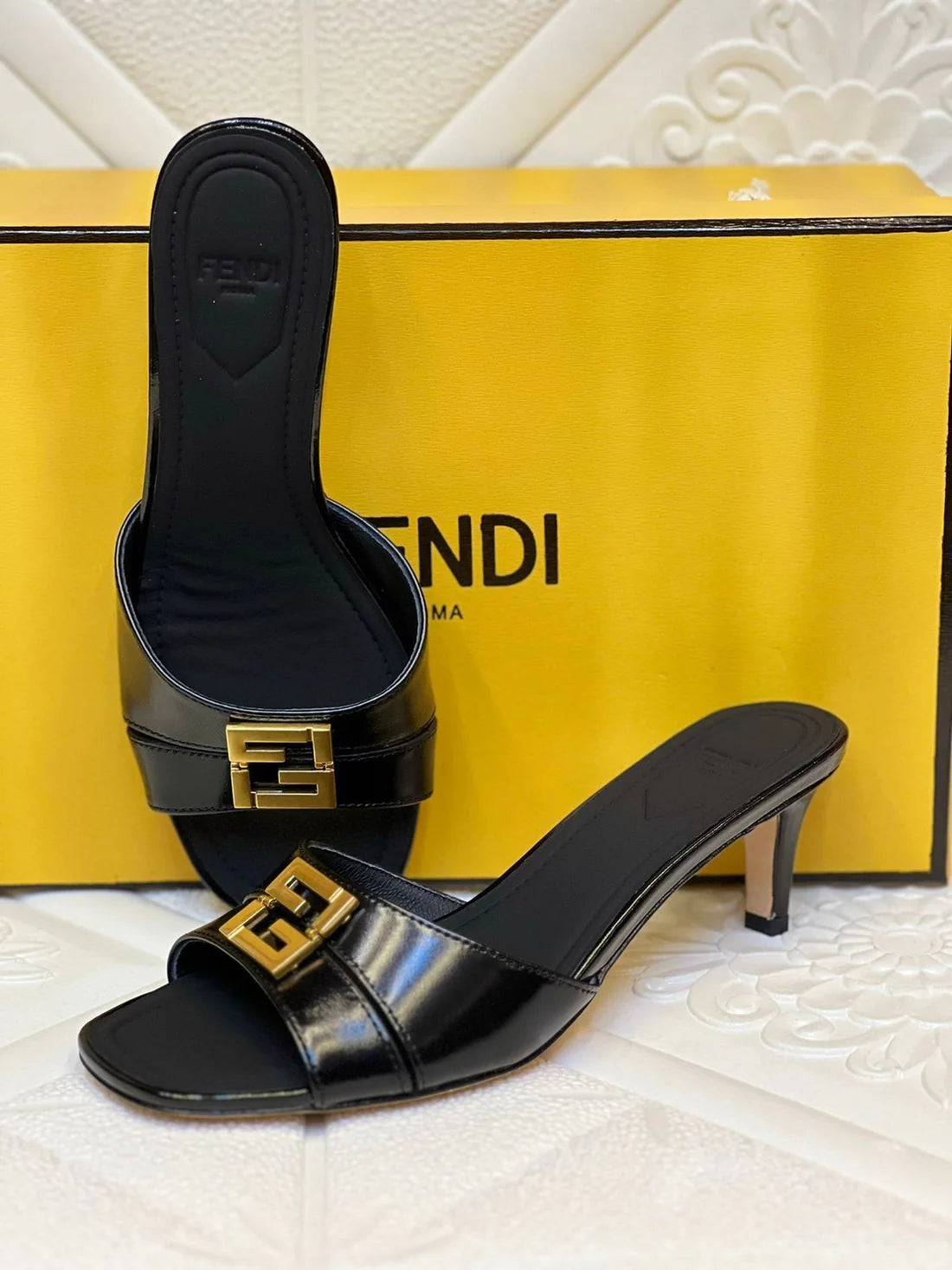 FENDI FFold mules for Fine leathers Woman 5886 Black