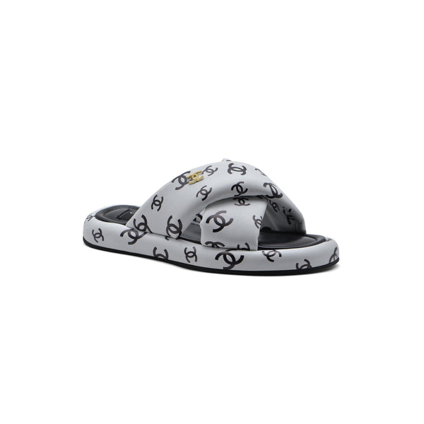 Chanel Puffy Flip Flops Puffy Leather Cross Slipper Woman 9803 White